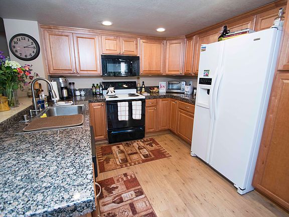 3rd image of 681 Copper Dr