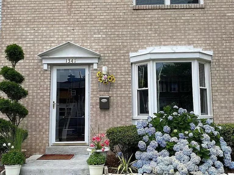 1341 Redbud Ct — Photo 1