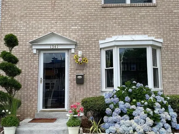 1341 Redbud Ct, Woodbridge, VA 22191