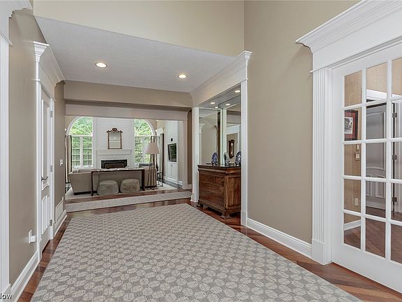 3rd image of 115 Edgewood Ct