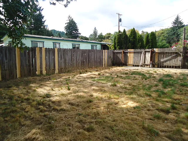 3 bed, 1350 sqft, $1,200 — Photo 2