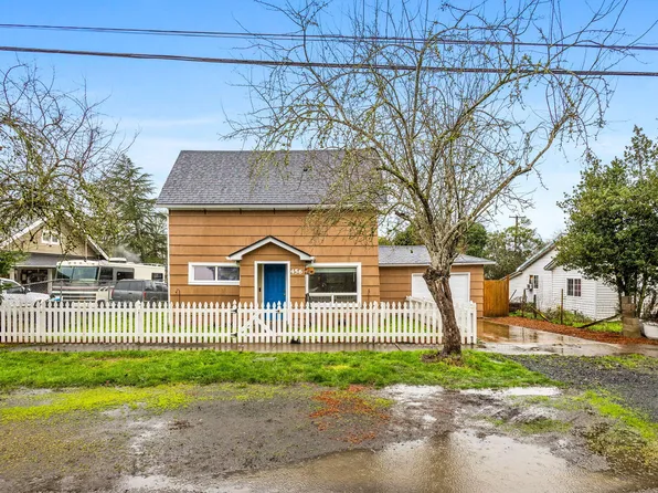 456 N Log Cabin St, Independence, OR 97351