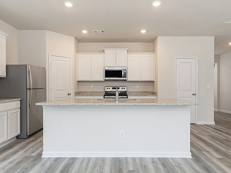 723 Berkeley Dr — Photo 8