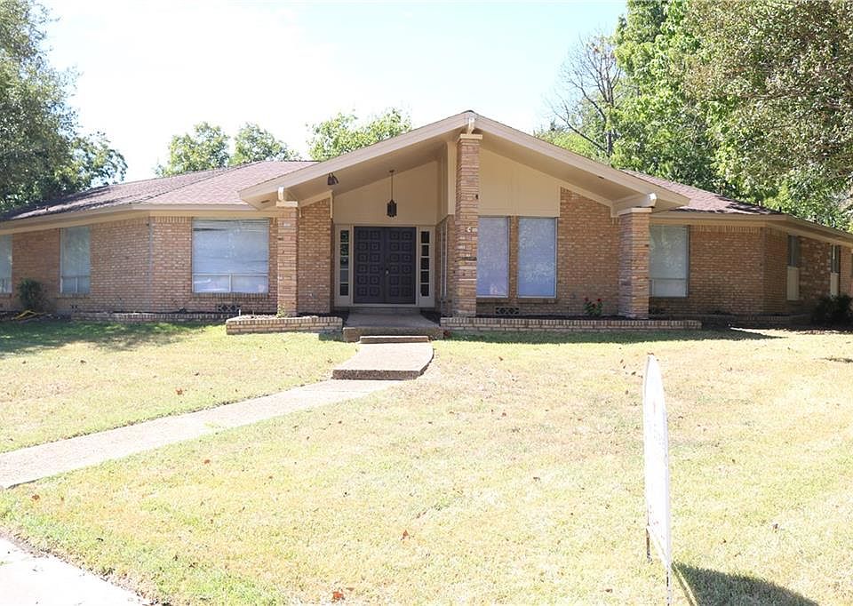 1st image of 900 Crestview Dr