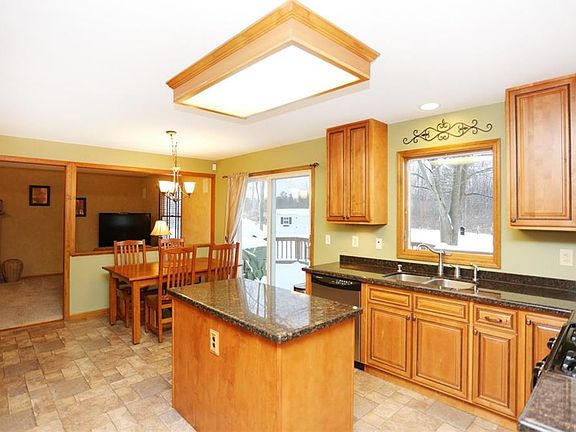 3rd image of 14 Glencove Ct
