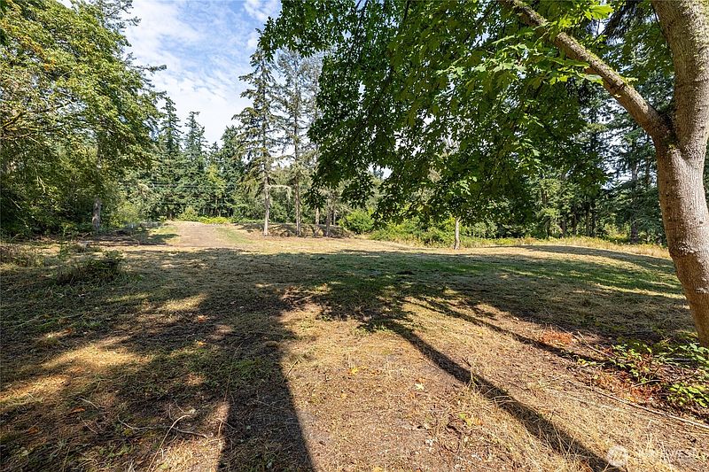 5th image of 1110 Bush Point Road