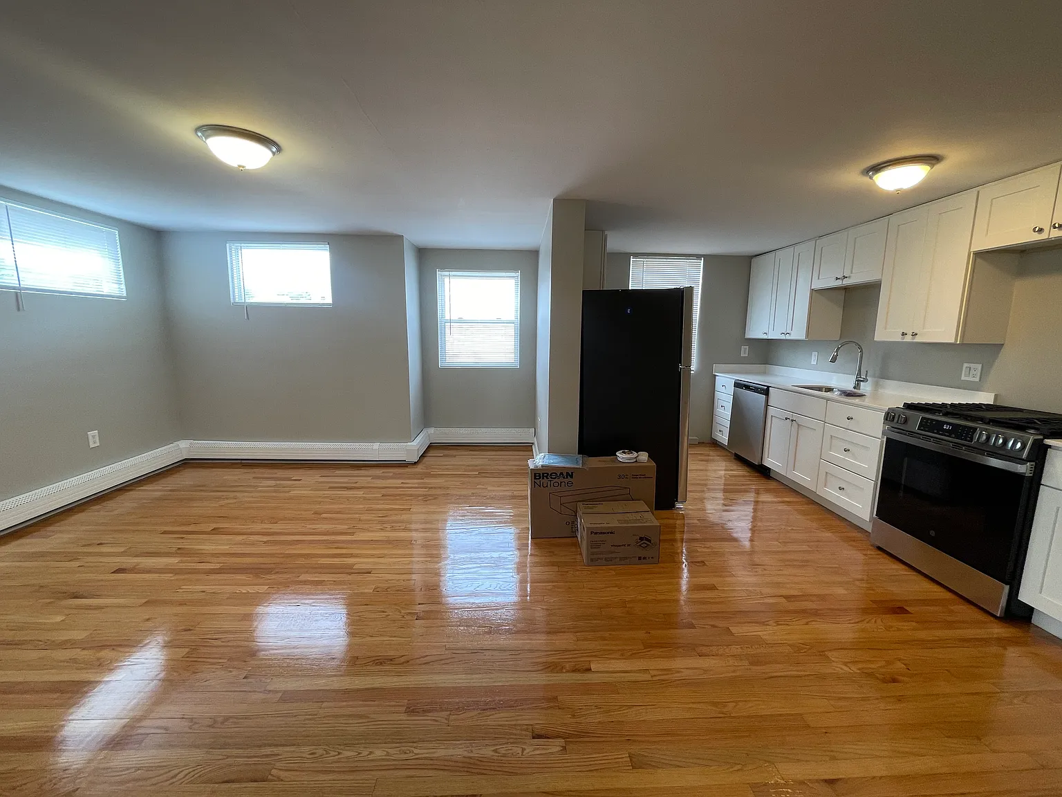 4 bed, 9999 sqft, $3,740 — Photo 3