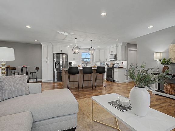 4th image of 104 Scotch Ct