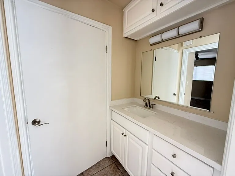 565 Moss St #15 — Photo 7