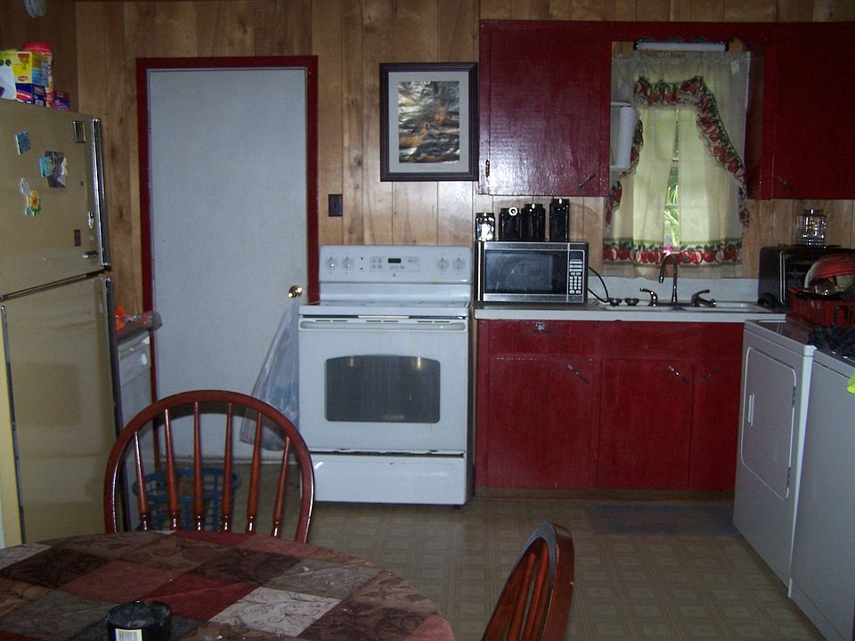 Kitchen/Dining Area