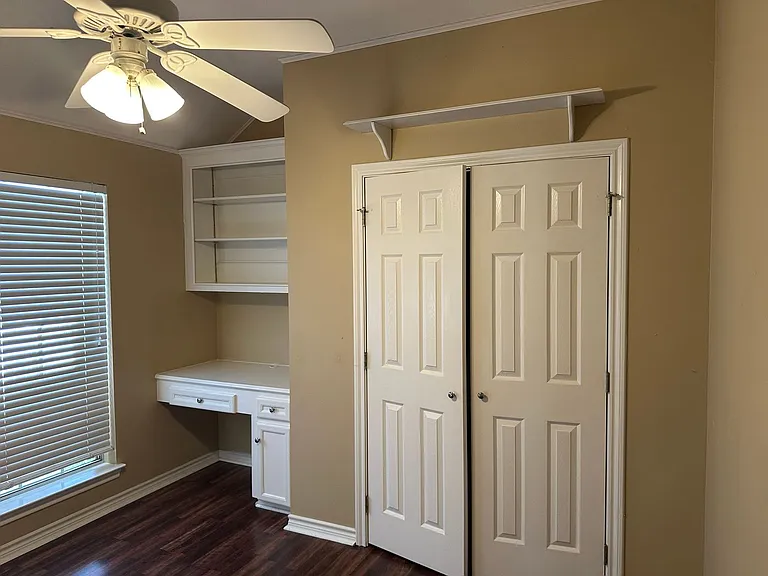 215 Landsburg Ct — Photo 35