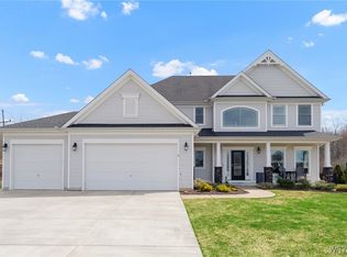 17 Pear Tree Ln, Lancaster, NY 14086