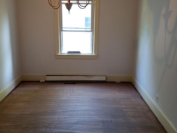 2nd image of 2100 Dinmont St