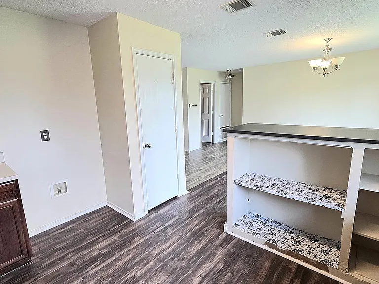 8103 Zephyr Ct — Photo 10