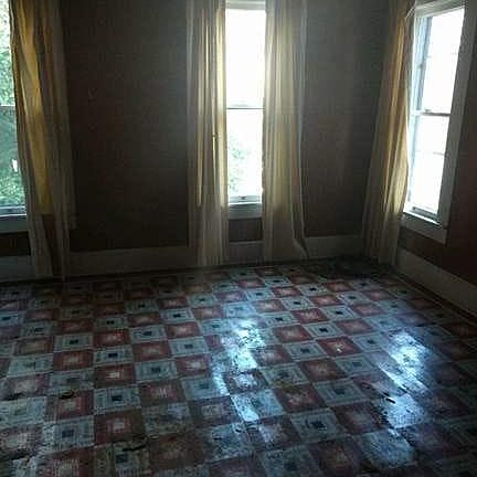 3rd image of 1105 Eastman St