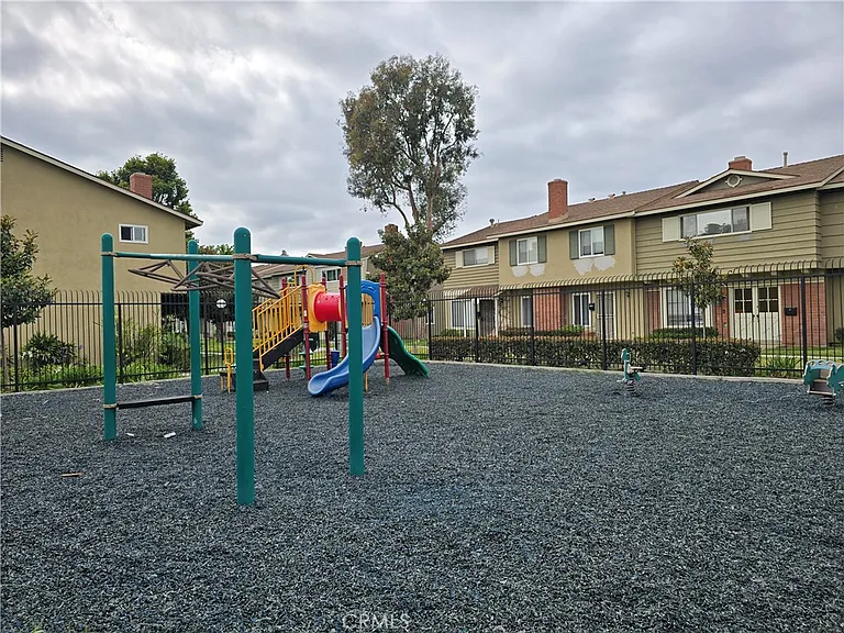 12816 Sussex Cir — Photo 15