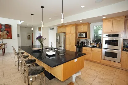 Contemporary Home in Horse Country — Photo 4
