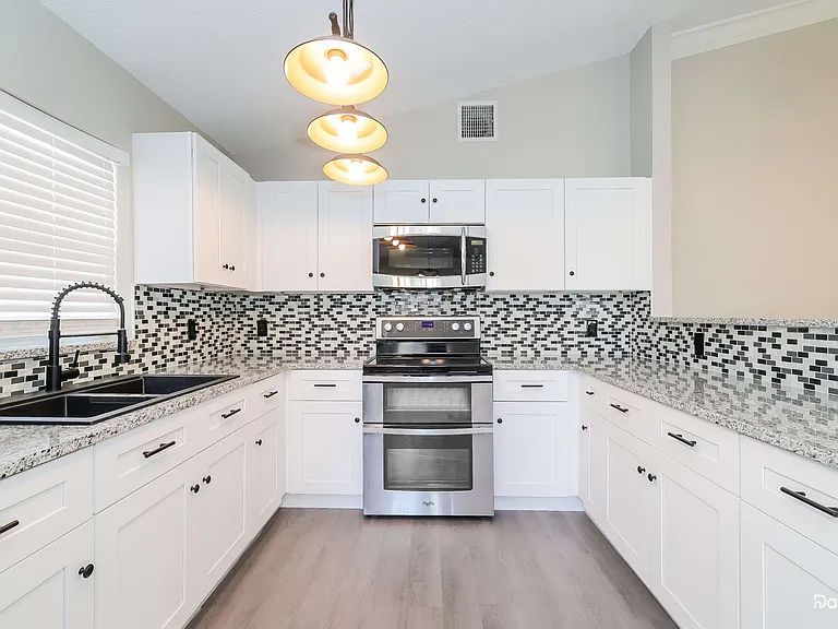 602 Elfrida Way — Photo 3