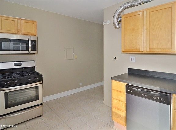 5th image of 3703 W Cullom Ave #3