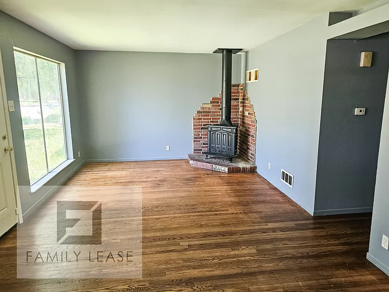 10728 Spring Garden Dr — Photo 5