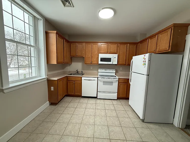9 Forest St #2 — Photo 4