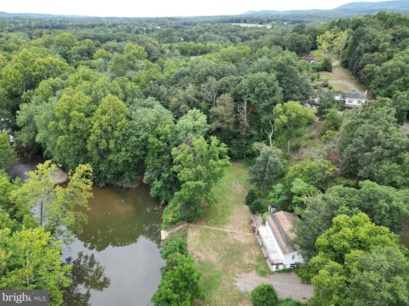 1041 Puffenburger Ln, Hedgesville, WV 25427