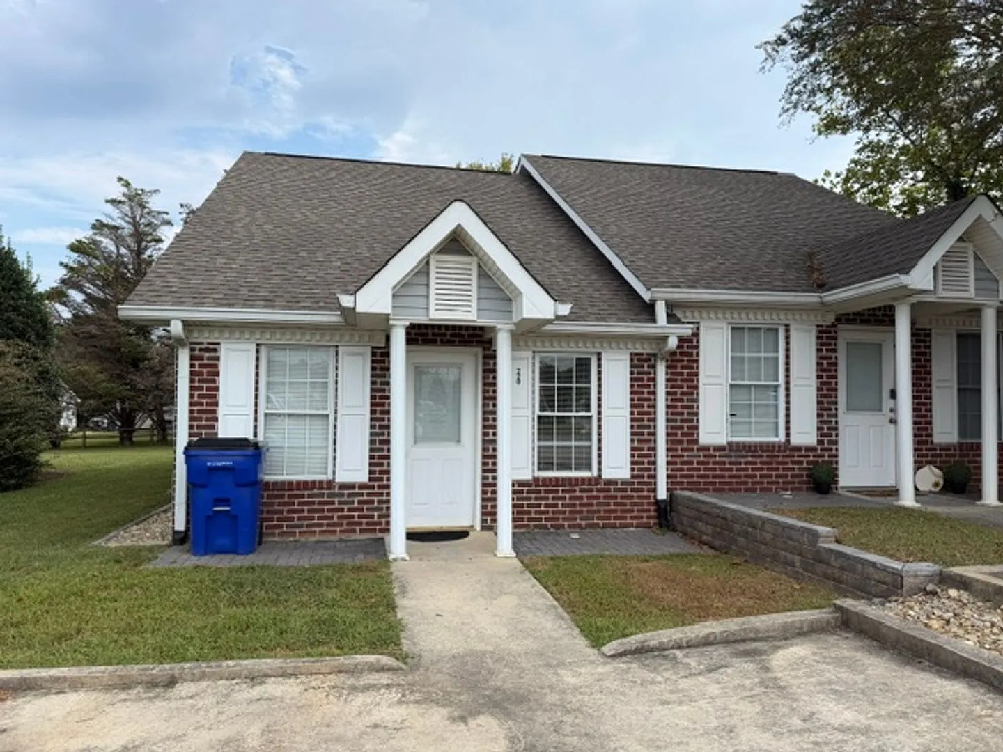 2 bed 2 bath duplex — Photo 1