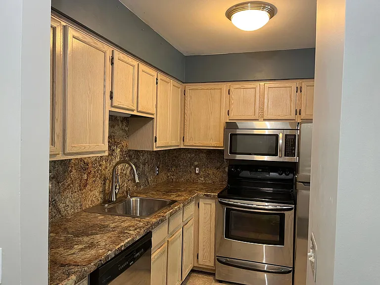 1127 S Lake Dr #208 — Photo 11