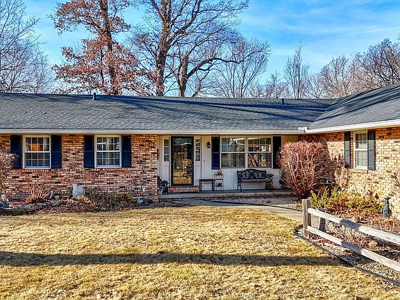 2nd image of 27 Oakbrook Dr