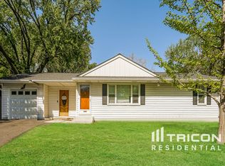2063 Dale St N, Roseville, MN 55113