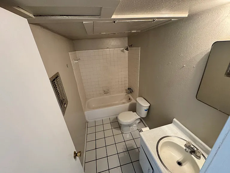 680 Sharp Ln #403 — Photo 14