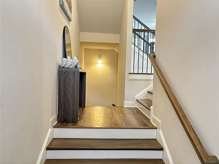 7866 Laurel Crest Dr — Photo 2