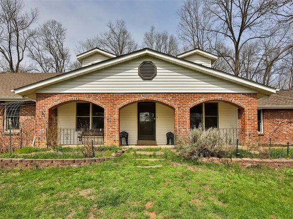 31 Juniper Ter, Pacific, MO 63069