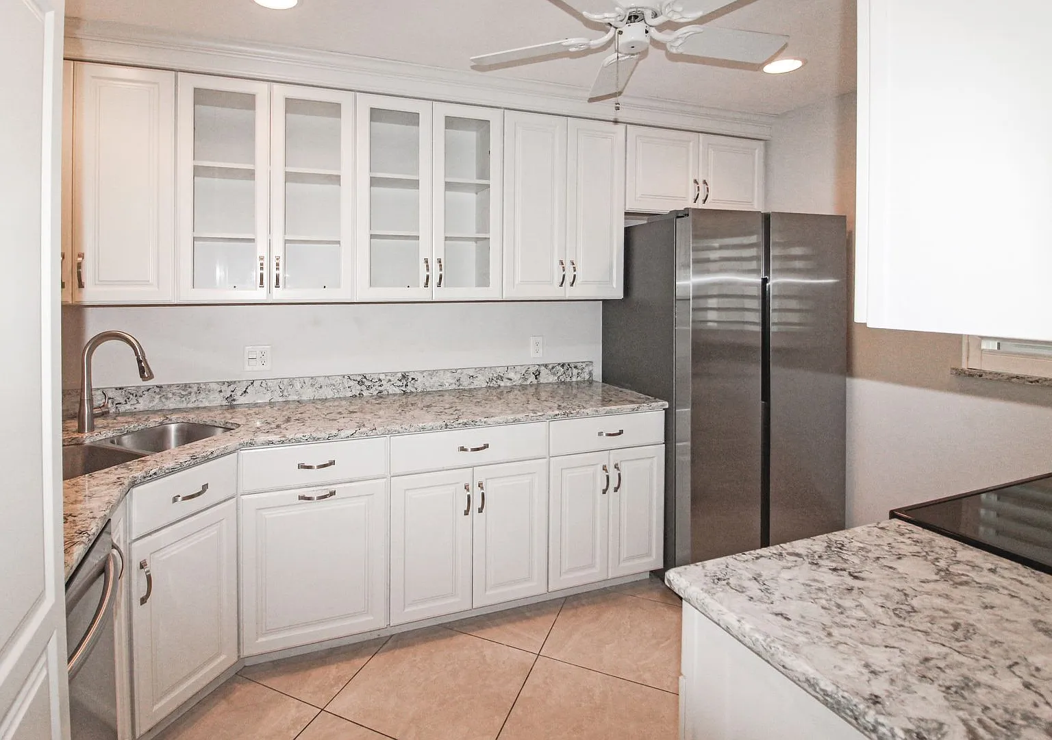 Bella Costa Annual Condo for Rent — Photo 2