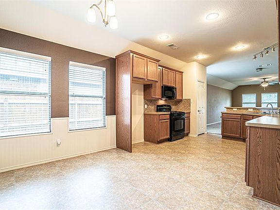 5th image of 624 Stirrup Bar Dr