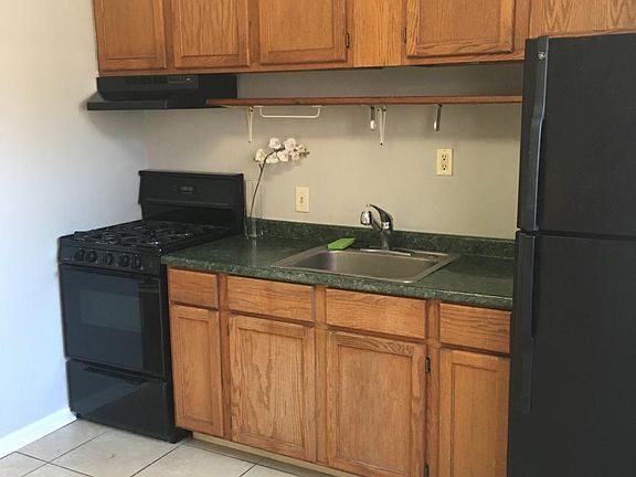 2nd image of 328 S 15th St APT 1