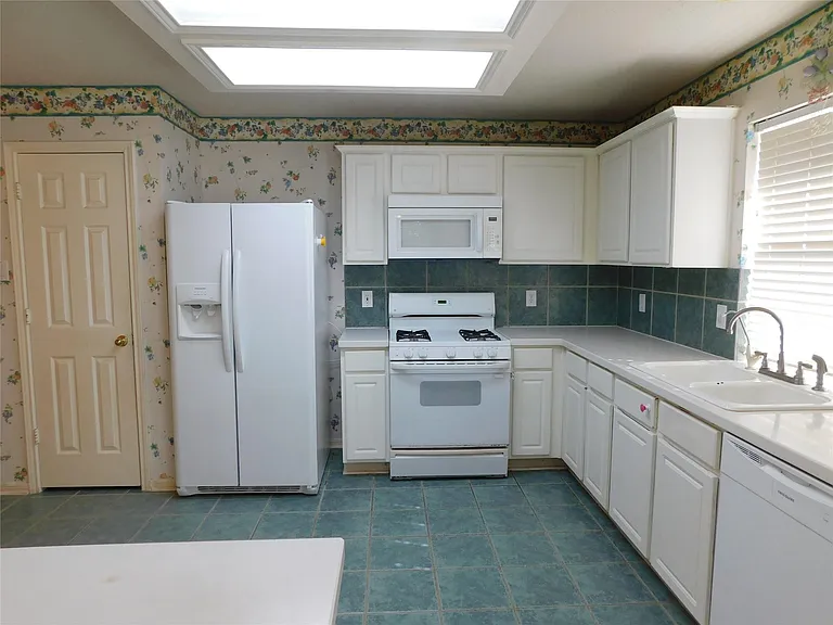 3702 Heritage Colony Dr — Photo 10