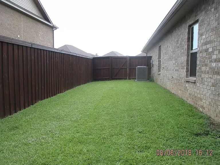 5020 Pretty Way — Photo 5