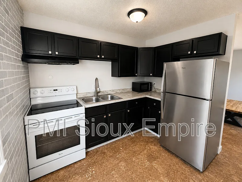 2 bed, 1.0 bath, 850 sqft, $800 — Photo 1