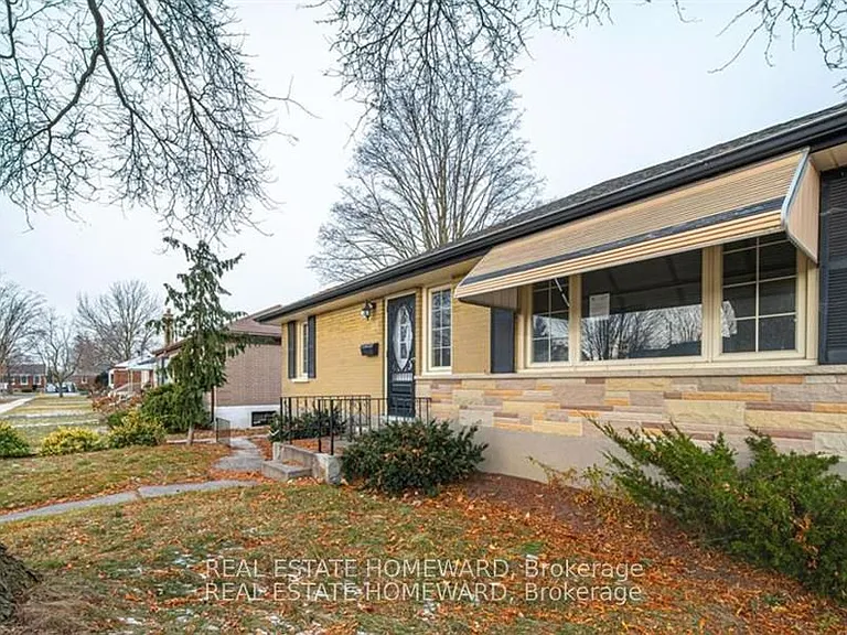 668 Harold Dr — Photo 2