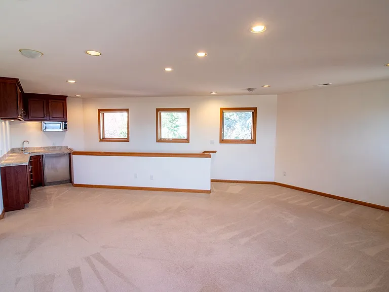 15831 SE 45th St — Photo 25