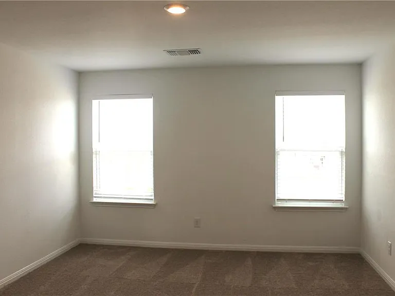 101 Maywood Ln — Photo 8