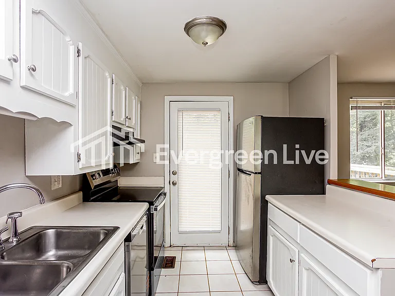 2122 Kingstree Cir — Photo 2