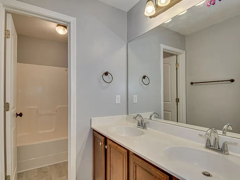 805 Erika Ln — Photo 16