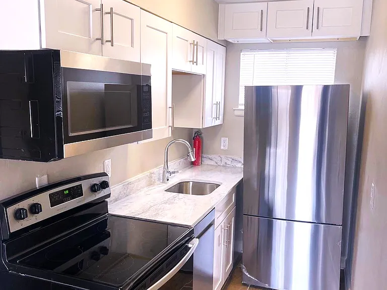 461 S Highland Street — Photo 7