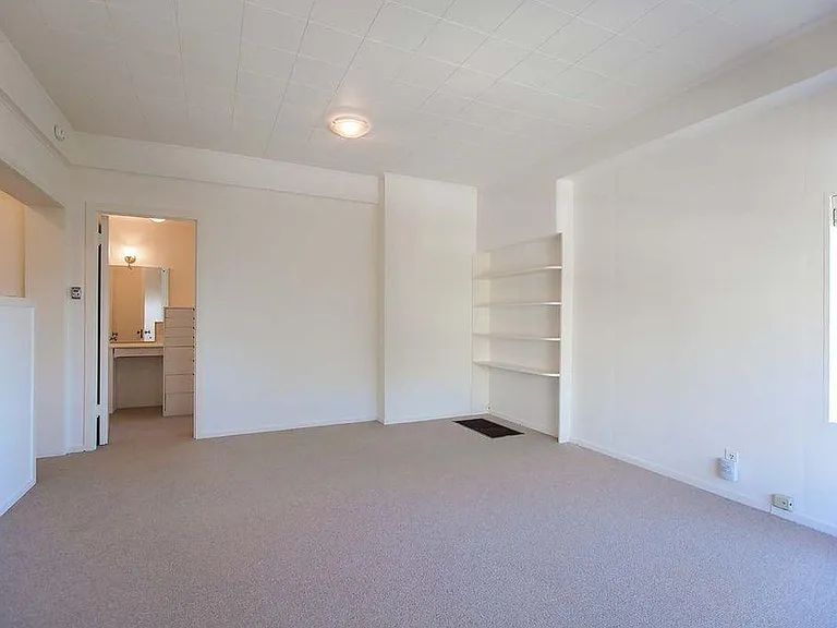 2523 Leavenworth St — Photo 5