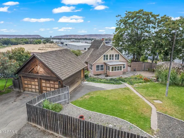 710 Cascadia Park Dr, Yakima, WA 98901