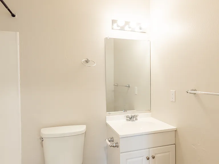301 E Okeefe St — Photo 10