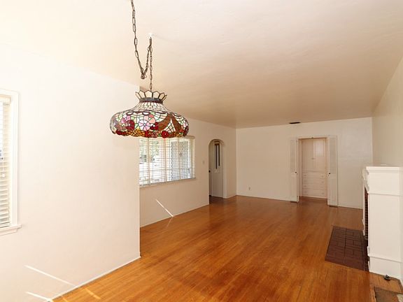 5th image of 824 N Buena Vista St