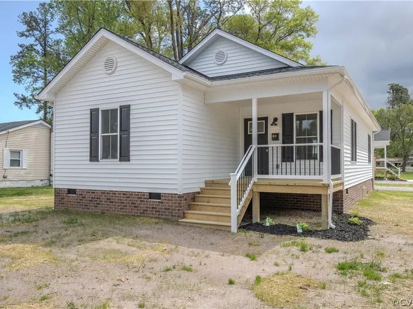 619 Oak St, Blackstone, VA 23824